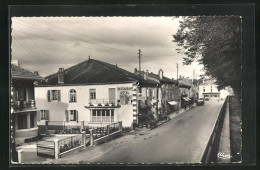 CPA Monthureux-sur-Saone, Rue Du Général Leclerc Et Place De La République  - Monthureux Sur Saone