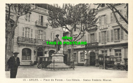 R601433 13. Arles. Place Du Forum. Les Hotels. Statue Frederic Mistral. J. Georg - Welt