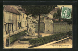 CPA Ermenonville, Place J.-J. Rousseau, Monument  - Ermenonville
