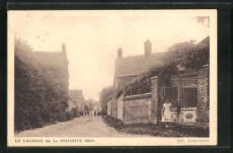 CPA Le Vaurox, Vue De La Rue Avec Des Passants  - Autres & Non Classés