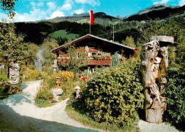 73942970 Mayrhofen_Zillertal_AT Studio Alte Muehle Schnitzereien Bunte Eisberge - Andere & Zonder Classificatie