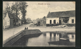 CPA Neuville, Vue De La Rue Avec Beschädigtem Gebäude  - Autres & Non Classés