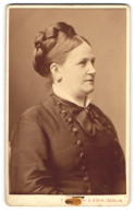 Fotografie F. Jamrath & Sohn, Berlin, Portrait Dame Mit Geflochtenem Haar  - Anonymous Persons