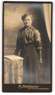 Fotografie R. Steinbacher, Salzwedel, Portrait Junge Bürgerliche Dame  - Anonymous Persons