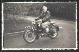 Fotografie Motorrad, Fahrer Auf Krad Bei Brunn 1955  - Automobiles