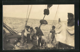 Foto-AK Deckarbeiten An Bord Von Kriegsschiff Der Reichsmarine  - Oorlog