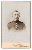 Fotografie Ernst Wilke, Goslar A. Harz, Portrait Junger Charmanter Soldat In Interessanter Uniform  - Anonyme Personen