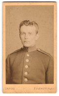 Fotografie Atelier Eulenstein, Leipzig, Portrait Stattlicher Soldat In Interessanter Uniform  - Anonieme Personen