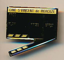 Pin's 37 X 34mm  Ciné Saint Vincent De Mercuze Isère   Ciné-club Cinéma - Filmmanie