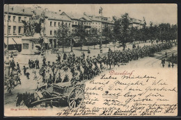 AK Düsseldorf, Parade Mit Wachen Am Denkmal  - Duesseldorf