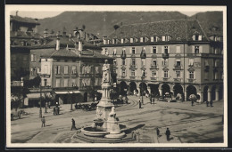 Cartolina Bolzano, Piazza Vitt. Emanuele Coll'Hotel Città Di Bolzano  - Bolzano