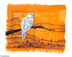 Tanzania 1999 Gyrfalcon S/s, Mint NH, Nature - Birds - Birds Of Prey - Tansania (1964-...)