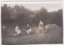 Photo Montournais Dans Les Environs Henri Raillé Et Melles Berthe Et Marie Daigneau A La Campagne à Situer Réf 30153 - Luoghi