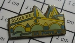 1619 Pin's Pins / Beau Et Rare / POSTES / LA POSTE BLOIS RP PONT - Poste