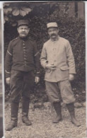 Carte Photo Découpée Deux Militaires Dont Un Du 17 E Régiment D'infanterie Autre A Identifier  Réf 30176 - Guerra, Militari