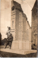 59 LANDRECIES - CARTE PHOTO - Le Monument Aux Morts. - Landrecies