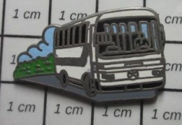 710e Pin's Pins / Beau Et Rare / TRANSPORTS / AUTOCAR ROUTIER BLANC Par METARGENT - Trasporti