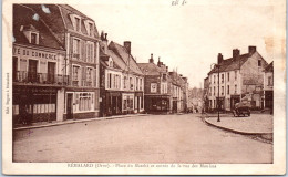 61 REMALARD - La Place Du Marche Et Entree De La Rue Des Moulins  - Remalard