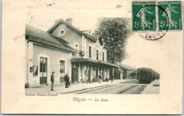 71 DIGOIN - Un Train En Gare. - Digoin