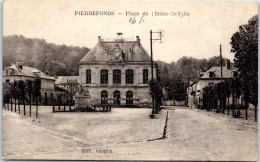 60 PIERREFONDS - La Place De L'hotel De Ville. - Pierrefonds