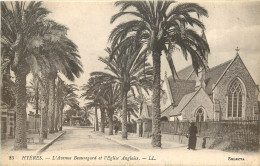  83  HYERES  L'Avenue Beauregard Et L'église Anglaise - Hyeres