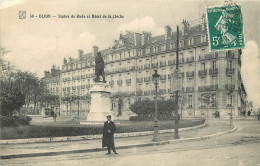  21  DIJON  Statue De Rude Et Hotel De La Cloche Anglaise - Dijon