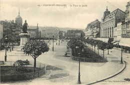 63  CLERMONTFERRAND  La Place De Jaude - Clermont Ferrand