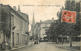 42  ANDREZIEUX  La Place Et Rue De L'église - Andrézieux-Bouthéon