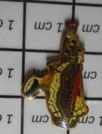 1122 Pin's Pins / Beau Et Rare / SPORTS / CHARIOT ET CLUBS DE GOLF - Golf