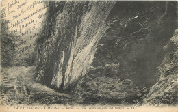  08  LA VALLEE DE LA MEUSE  REVIN  Une Grotte Au Fond Des Bauges - Revin