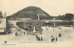 88  BRUYERES En VOSGES  La Place Stanislas Et Le Mont Avison  - Bruyeres