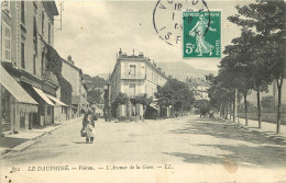  38  VOIRON  L'Avenue De La Gare   - Voiron