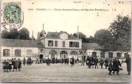 75013 PARIS - Place Jeanne D'arc, La Sortie Des Ecoles. - Arrondissement: 13