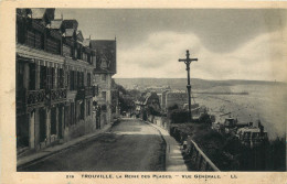  14  TROUVILLE   LA REINE DES  PLAGES   VUE GENERALE - Trouville