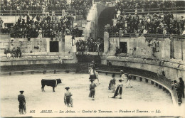  CORRIDA  ARLES   PICADORE ET TAUREAUX - Stierkampf