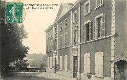   69    CHARBONNIERES LES BAINS    LA MAIRIE ET LES ECOLES - Charbonniere Les Bains