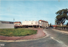 10 La Chapelle Saint Luc Centre Commercial Le Cygne Immeubles Immeuble Habitation Logement - Other & Unclassified