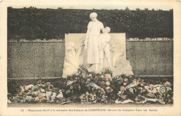  60  MONUMENT ELEVE A LA MEMOIRE DES ENFANTS DE COMPIEGNE - Compiegne