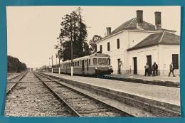 Photo Autorail SNCF X 2710 RGP2 Train Spécial En Gare Aire Sur Adour 1982 France SO Sud Ouest Landes 40 Chemin Fer RGP 2 - Trains