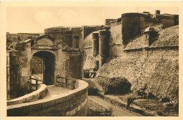  66   ROUTE DE PERPIGNAN A  NARBONNE  L'ANCIEN FORT DE SALSES - Sonstige & Ohne Zuordnung