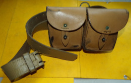 CEINTURON EN CUIR AVEC ETUI EN CUIR POUR MAGASINS DE M.A.S 36  DE L'ARMEE FRANCAISE FABRICATION FRANCAISE , PERIODE GUER - Uitrusting