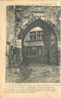   01 -  PEROUGES - LA PORTE D'EN HAUT - Pérouges