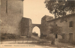  01 - PEROUGES -  PREMIERE ENCEINTE DES REMPARTS - Pérouges