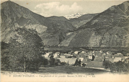  38 - BOURG D'OISANS - VUE GENERALE ET LES GRANDES ROUSSES - Bourg-d'Oisans