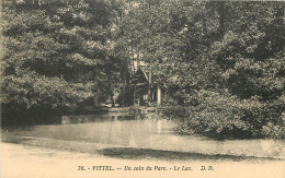 88 - VITTEL -  UN COIN DU PARC - LE LAC - Contrexeville