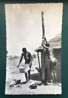 Femmes Pilant Le Mil, Lib "Au Messager", N° 104 - Tsjaad