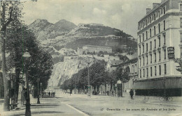 38 - GRENOBLE -  LE COURS  ST ANDREE ET LES FORTS - Grenoble