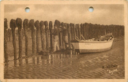 17 - ILE D'OLERON - RECOLTE DES MOULES DE COUCHOTS - Ile D'Oléron