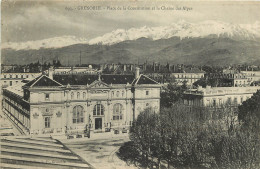 38 - GRENOBLE - PLACE DE LA CONSTITUTION ET LA CHAINE DES ALPES - Grenoble
