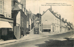 37 -  CHATEAURENAULT - RUE DE LA REPUBLIQUE ET RUE PIERRE MOREAU - AUTOMOBILE - DAGUIN CHATEAURENAULT - Otros & Sin Clasificación